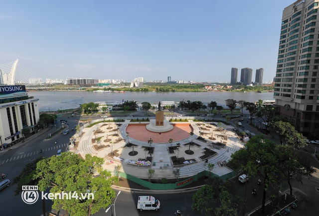  Ảnh: Khu tượng đài Trần Hưng Đạo được khoác “áo” mới hiện đại bên sông Sài Gòn - Ảnh 3.