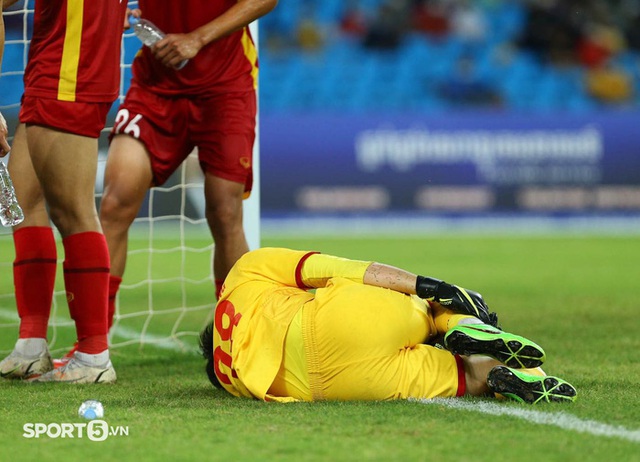 U23 Việt Nam liên tiếp gặp chấn thương nhưng vẫn kiên cường nén đau thi đấu để hạ U23 Thái Lan - Ảnh 4.