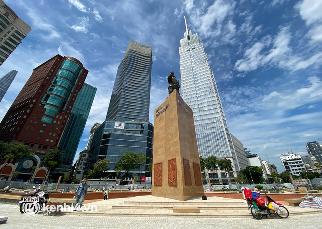  Ảnh: Khu tượng đài Trần Hưng Đạo được khoác “áo” mới hiện đại bên sông Sài Gòn - Ảnh 6.