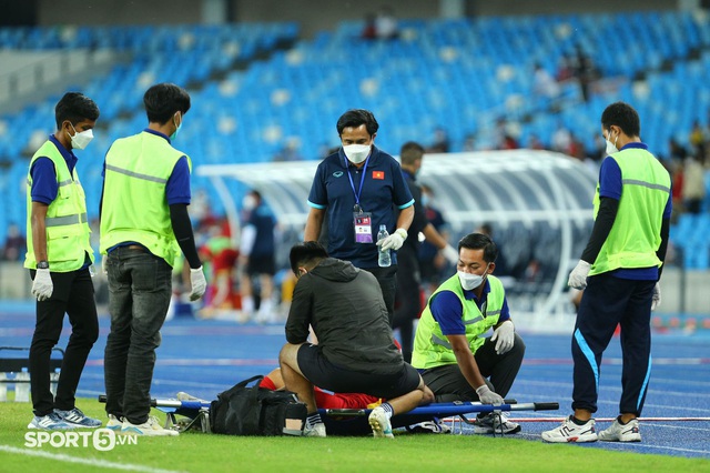 U23 Việt Nam liên tiếp gặp chấn thương nhưng vẫn kiên cường nén đau thi đấu để hạ U23 Thái Lan - Ảnh 7.