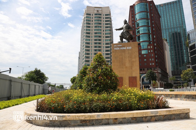  Ảnh: Khu tượng đài Trần Hưng Đạo được khoác “áo” mới hiện đại bên sông Sài Gòn - Ảnh 8.