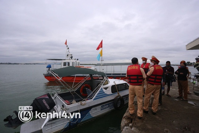  ẢNH: Hiện trường vụ chìm cano chở du khách khiến 17 người chết và mất tích ở Hội An - Ảnh 8.