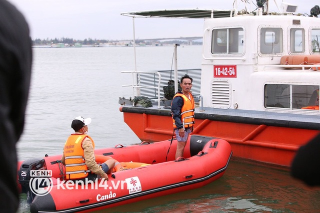  ẢNH: Hiện trường vụ chìm cano chở du khách khiến 17 người chết và mất tích ở Hội An - Ảnh 10.