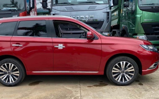 Lộ nhiều hình ảnh Mitsubishi Outlander 2022 sắp ra mắt Việt Nam: Màn hình là điểm gây tranh cãi