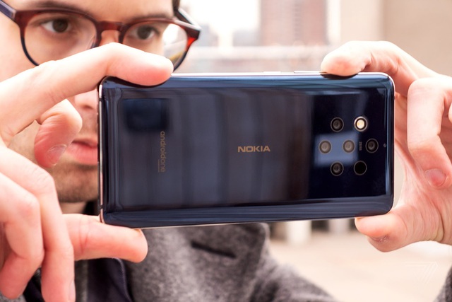 Loạt smartphone có cụm camera siêu dị, không đụng hàng trên thị trường - Ảnh 5.