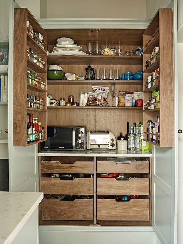 Muốn tiết kiệm không gian cho nhà bếp thì bạn hãy áp dụng ngay thiết kế tủ lưu trữ tối đa này - Ảnh 12.