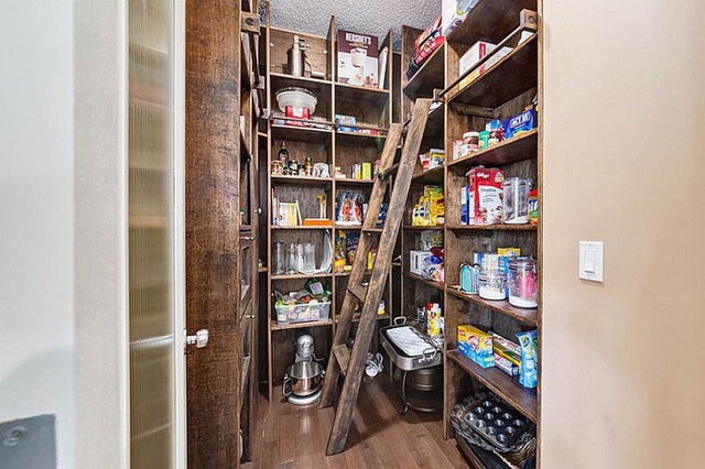 Muốn tiết kiệm không gian cho nhà bếp thì bạn hãy áp dụng ngay thiết kế tủ lưu trữ tối đa này - Ảnh 13.