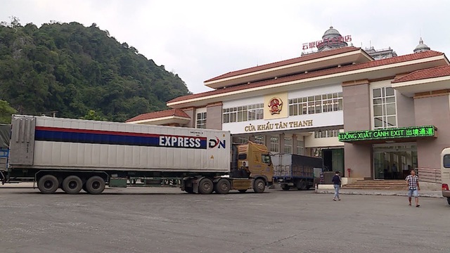  Hơn 100 xe hàng xuất đi Trung Quốc qua các cửa khẩu ở Lạng Sơn dịp đầu năm  - Ảnh 1.