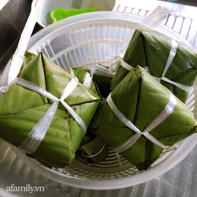 Mẹ Việt ở Nhật đón Tết xa quê: Bận rộn vẫn cố gắng làm cỗ Tết, cùng nhau gói bánh chưng giúp các con lưu lại kỷ niệm đáng nhớ - Ảnh 5.