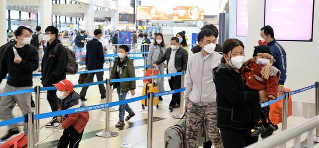 Hành khách qua sân bay Nội Bài cao nhất sau 2 năm - Ảnh 5.