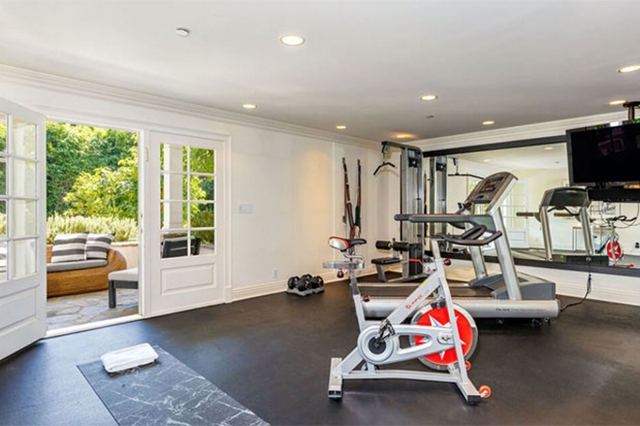 Bên trong ngôi nhà Beverly Hills 10,4 triệu USD của cặp đôi Aston Kutcher và Mila Kunis - Ảnh 11.