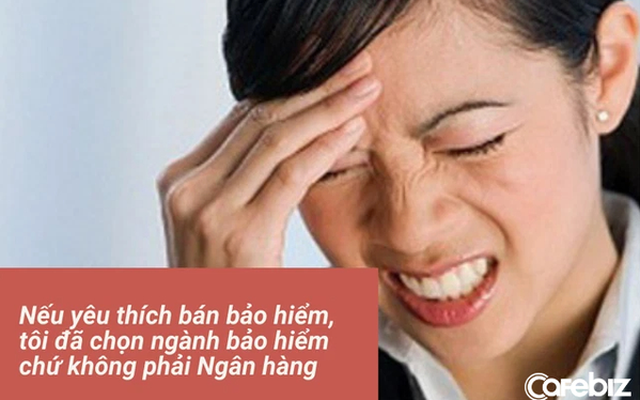 Nỗi khổ thầm kín khi banker bán bảo hiểm: Từ áo trắng cổ cồn, trường xịn bằng giỏi, nay thành sales bảo hiểm nài nỉ khách ký hợp đồng cho đủ KPI