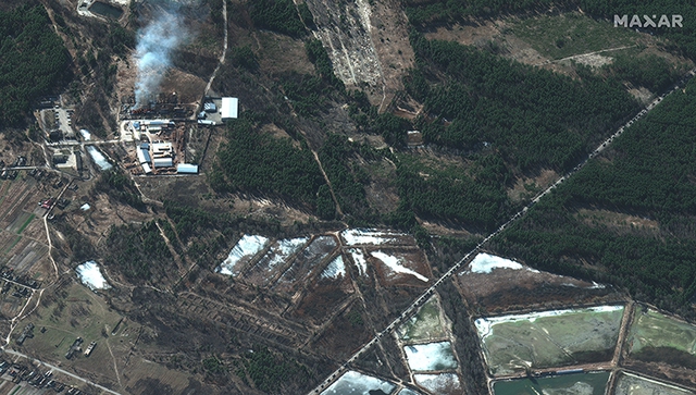Ảnh vệ tinh cho thấy đoàn xe quân sự dài gần 70km của Nga áp sát Kiev - Ảnh 1.