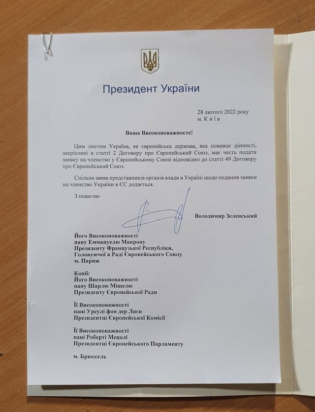 Ukraine vừa kết thúc đàm phán với Nga, ông Zelensky ký luôn đơn xin gia nhập EU - Ảnh 2.