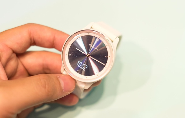 Garmin ra mắt smartwatch dùng mặt đồng đồ kim, giá từ 4,5 triệu đồng - Ảnh 2.