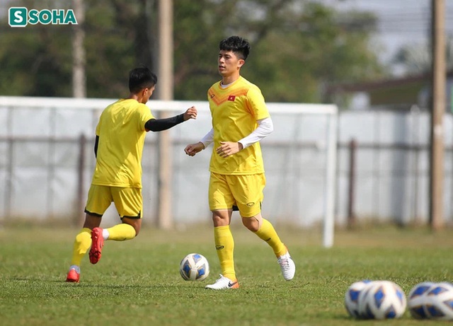 NÓNG: HLV Park Hang-seo loại Đình Trọng, gạch tên 4 cầu thủ khỏi danh sách tuyển Việt Nam - Ảnh 1.