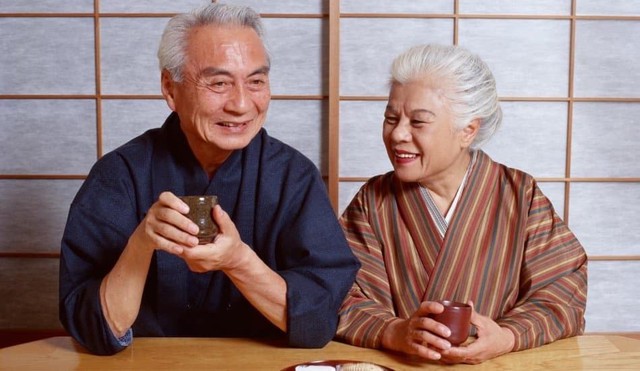 Người Nhật lười tập thể thao nhưng vẫn sống thọ: Dễ hiểu thôi, bí quyết nằm ở 5 thói quen nhỏ nhưng có võ khi ăn uống này - Ảnh 1.
