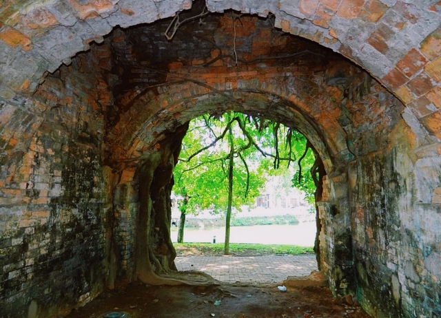 Bí ẩn mạch nước ngầm hơn 200 năm chảy trong Thành cổ Sơn Tây - Thành đá ong duy nhất ở Việt Nam, nơi sắp trở thành phố đi bộ thứ 4 của Hà Nội - Ảnh 14.