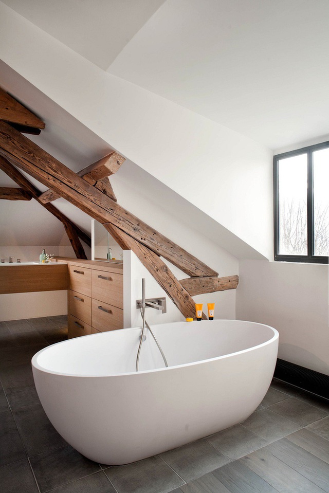 Tận dụng gác mái làm phòng tắm, ý tưởng thiết kế vừa đẹp vừa độc đáo - Ảnh 8.