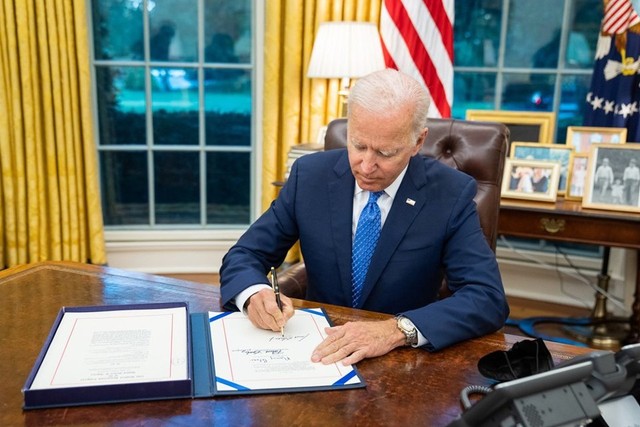 Bộ sưu tập đồng hồ của Tổng thống Joe Biden: Từ mẫu đồng hồ có kết cấu thạch anh cho đến thương hiệu xa xỉ của Thuỵ Sĩ, đặc biệt đồng hồ của Tổng thống có nhiều hơn chức năng xem giờ - Ảnh 3.