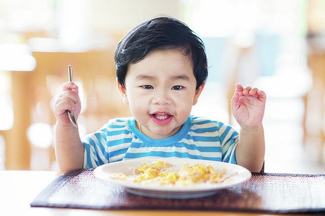 Trẻ F0 ăn gì để nhanh khỏi bệnh: Có 2 món phải bổ sung, 1 món không cần thiết nhưng cha mẹ nào cũng tưởng tốt - Ảnh 2.