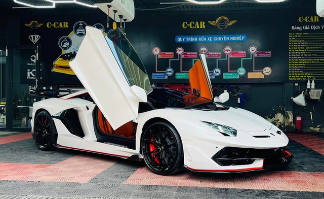 Thiếu gia Đắk Lắk độ Lamborghini Aventador Roadster thành phiên bản giới hạn SVJ đầu tiên tại Việt Nam - Ảnh 2.