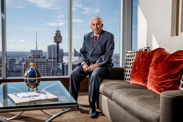 Cuộc đời huyền thoại của tỷ phú Harry Triguboff: Từ chàng công nhân dệt may trở thành ông trùm bất động sản của Úc với bí quyết kinh doanh độc đáo - Ảnh 1.