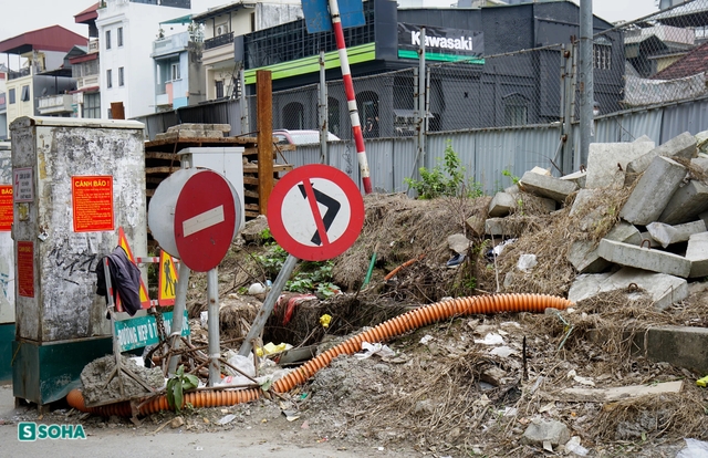  Dự án đường 815 tỷ đồng ở Hà Nội đắp chiếu 2 năm, nhiều nhà không dám mở cửa - Ảnh 10.
