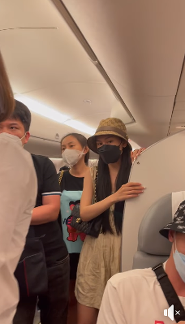  Trước vụ chuyến bay bị delay, hành khách suýt ngất vì hãng tắt điều hòa, sân bay Côn Đảo từng gặp loạt sự cố khó quên - Ảnh 3.