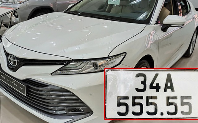Rộ tin Toyota Camry biển ngũ quý 5 tại Hải Dương được trả 3,5 tỷ đồng, CĐM tư vấn: 'Không quan trọng số thì bán đổi đời Lexus'