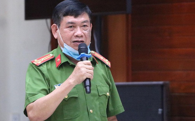 Thượng tá Võ Văn Minh, Phó Thủ trưởng Cơ quan CSĐT Công an tỉnh Quảng Nam thông tin tại buổi họp báo chiều ngày 1/3.