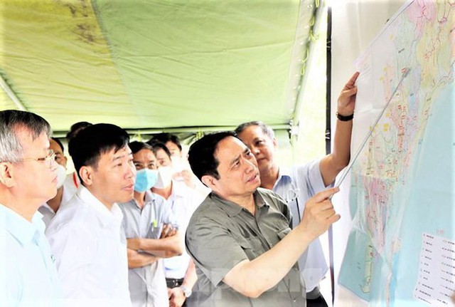  Thủ tướng khảo sát dự án làm đường và dự lễ khánh thành nhà máy 250 triệu USD ở Bình Phước  - Ảnh 1.