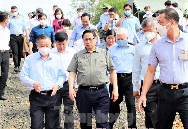  Thủ tướng khảo sát dự án làm đường và dự lễ khánh thành nhà máy 250 triệu USD ở Bình Phước  - Ảnh 2.