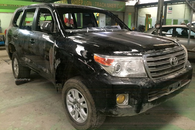 Chủ Toyota Land Cruiser chi 1 tỷ đồng hồi sinh chiếc xe từ đống sắt vụn: Bóng bẩy như mới đập hộp sau 3 tháng, không thể nhận ra bằng mắt thường  - Ảnh 12.