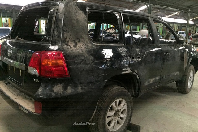 Chủ Toyota Land Cruiser chi 1 tỷ đồng hồi sinh chiếc xe từ đống sắt vụn: Bóng bẩy như mới đập hộp sau 3 tháng, không thể nhận ra bằng mắt thường  - Ảnh 13.