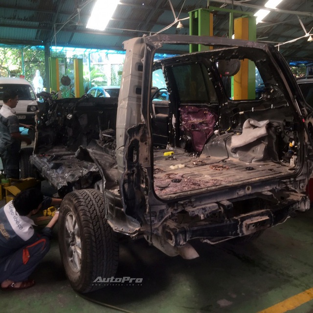 Chủ Toyota Land Cruiser chi 1 tỷ đồng hồi sinh chiếc xe từ đống sắt vụn: Bóng bẩy như mới đập hộp sau 3 tháng, không thể nhận ra bằng mắt thường  - Ảnh 6.