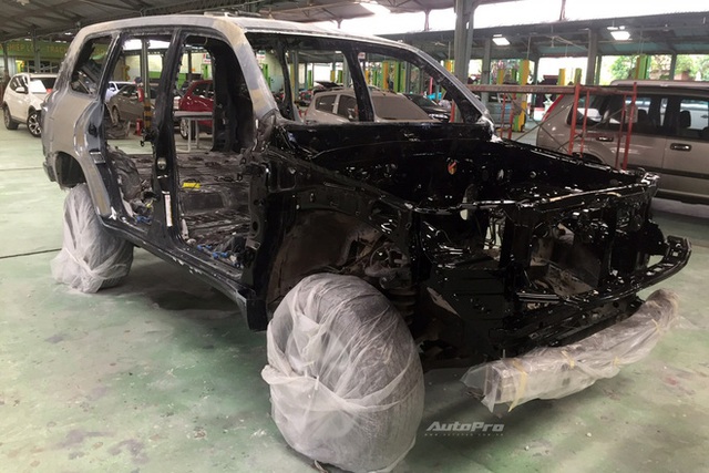 Chủ Toyota Land Cruiser chi 1 tỷ đồng hồi sinh chiếc xe từ đống sắt vụn: Bóng bẩy như mới đập hộp sau 3 tháng, không thể nhận ra bằng mắt thường  - Ảnh 7.