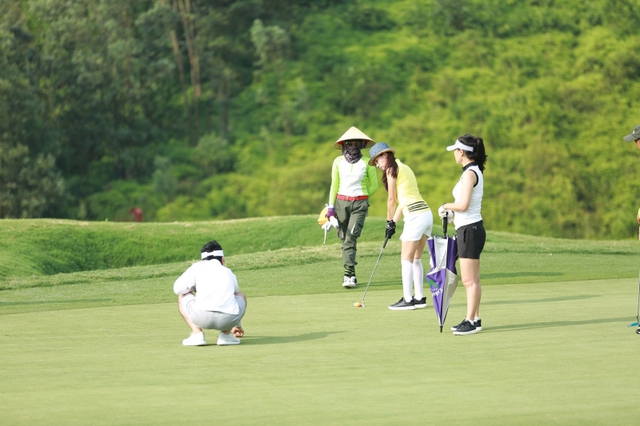 Hai lần được vinh danh là điểm đến golf tốt nhất thế giới, Việt Nam có lợi thế gì mà hàng loạt đại gia đầu tư sân golf? - Ảnh 1.