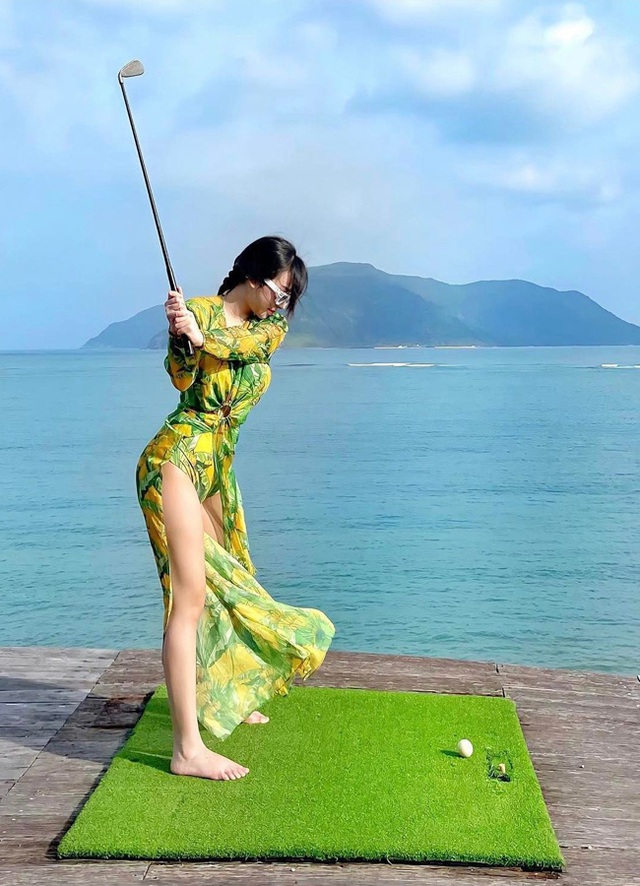 Điểm mặt loạt người đẹp nhiều năm nay chăm chỉ tập Golf, từ BTV truyền hình đến cái tên từng gây “thị phi” giờ nhìn cứ như Golf thủ - Ảnh 9.