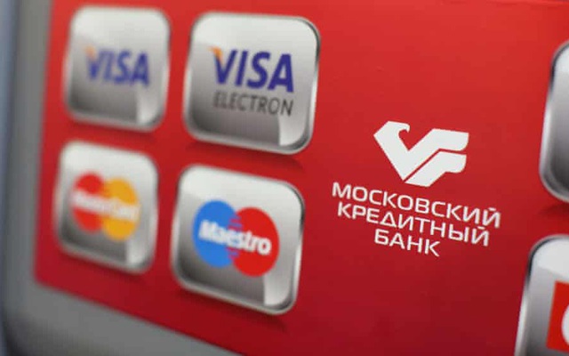 Các ngân hàng trên toàn cầu đang bị mắc kẹt bao nhiêu tiền ở Nga?