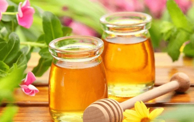 Nước mật ong bổ dưỡng và thơm ngon nhưng có 2 thời điểm không được uống vì sinh bệnh, hại thân và khiến đường huyết tăng vọt - Ảnh 1.