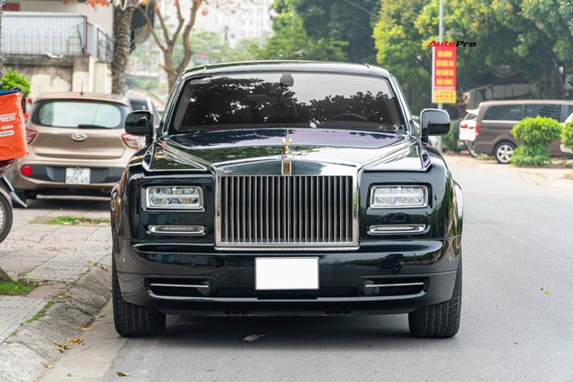Sau 7 năm, Rolls-Royce Phantom vẫn là cả một gia tài với định giá 32 tỷ đồng  - Ảnh 1.