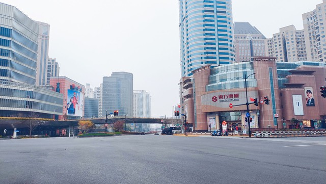 Thượng Hải hóa thành phố ma vì vài ca mắc Covid-19 mỗi ngày và càng bất ngờ hơn khi đây là chuyện của năm 2022 - Ảnh 8.