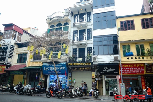Mở cửa du lịch, nhiều khách sạn trăm tỷ ở phố cổ Hà Nội vẫn cửa đóng then cài, thậm chí rao bán thanh lý “giá Covid” - Ảnh 5.