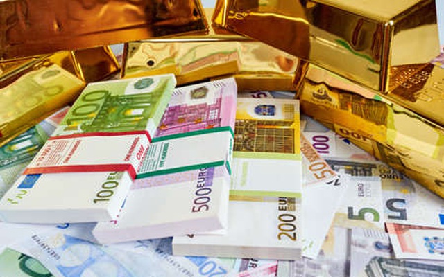 USD và vàng tăng, euro giảm khi Mỹ và phương Tây chuẩn bị vòng trừng phạt mới