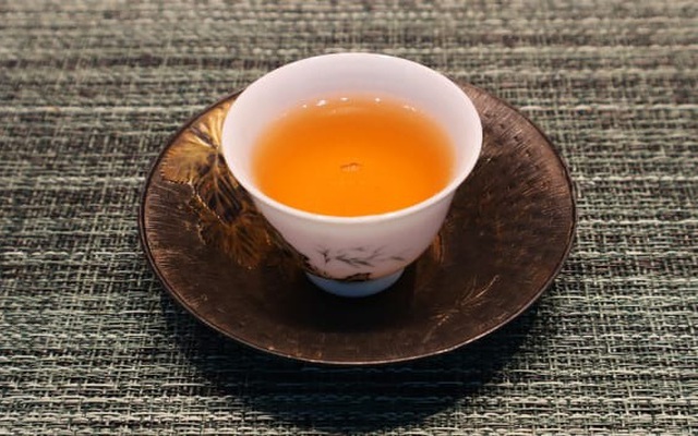 "Đột nhập" giới thượng lưu Trung Quốc: Một ly trà trị giá lên tới gần trăm triệu đồng, điều gì khiến các "đại gia" chịu chi đến vậy?