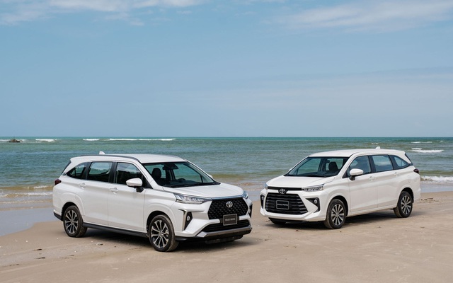 Toyota vừa ra mắt Veloz Cross (trái) và Avanza Premio (phải) tại Việt Nam.