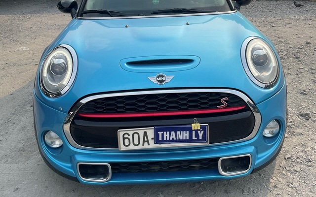 Chiếc Mini cooper 2018 đang được ngân hàng rao bán với giá hơn 1,4 tỷ đồng