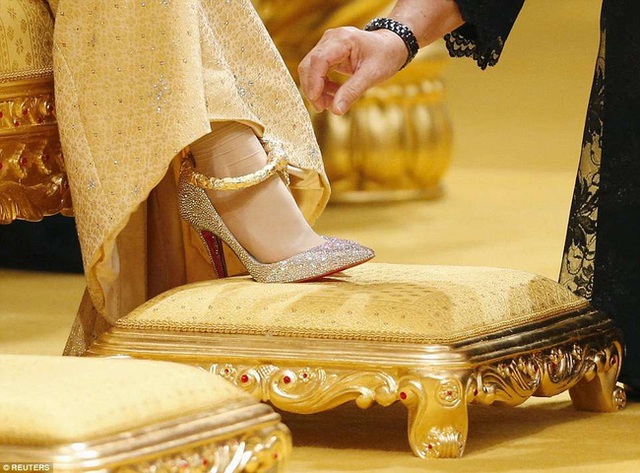 Đám cưới phủ vàng trong cung điện 1788 phòng của Hoàng tử Brunei và cuộc sống cực bất ngờ của nữ thường dân sau 7 năm bước chân vào cửa Hoàng tộc! - Ảnh 9.