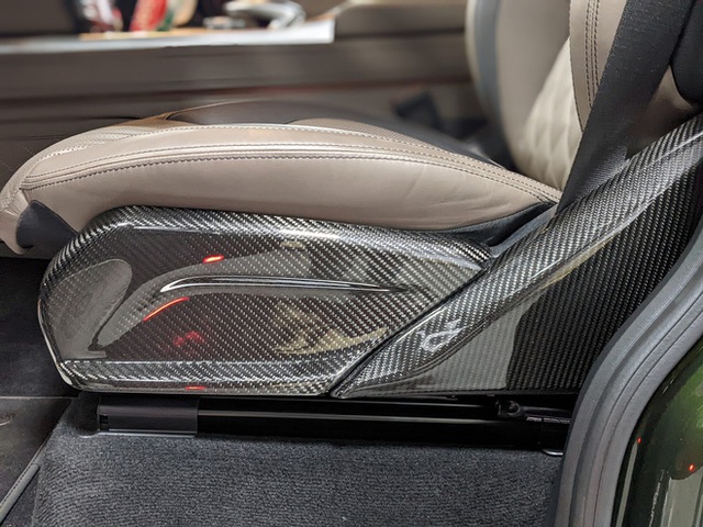 Mercedes-AMG G 63 thứ hai nâng cấp gói độ TopCar: Chủ xe chi hàng trăm triệu đồng ‘dát’ carbon quanh xe - Ảnh 10.
